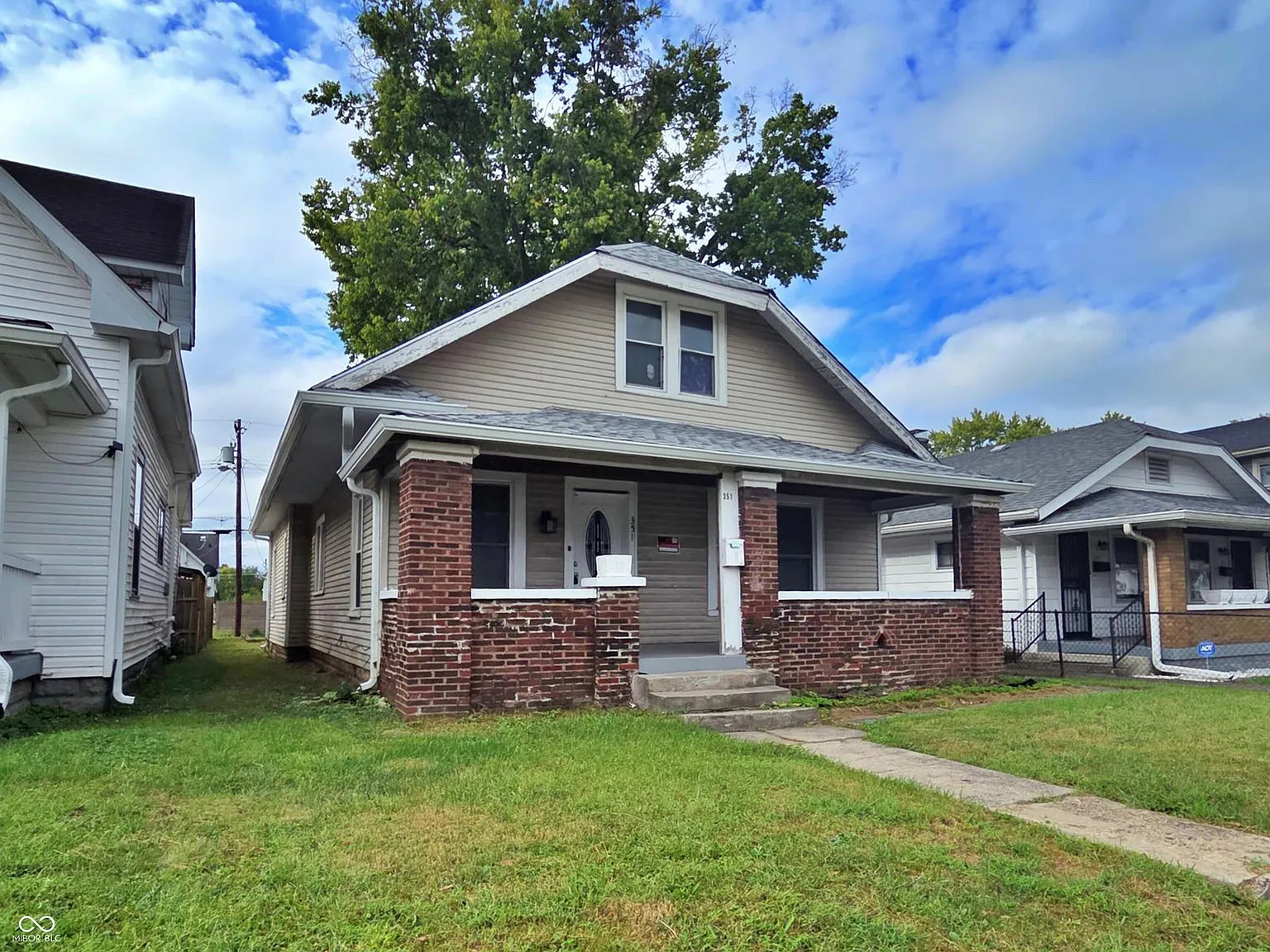 4 bed, 2.0 bath, 2516 sqft, $1,800 — Photo 2