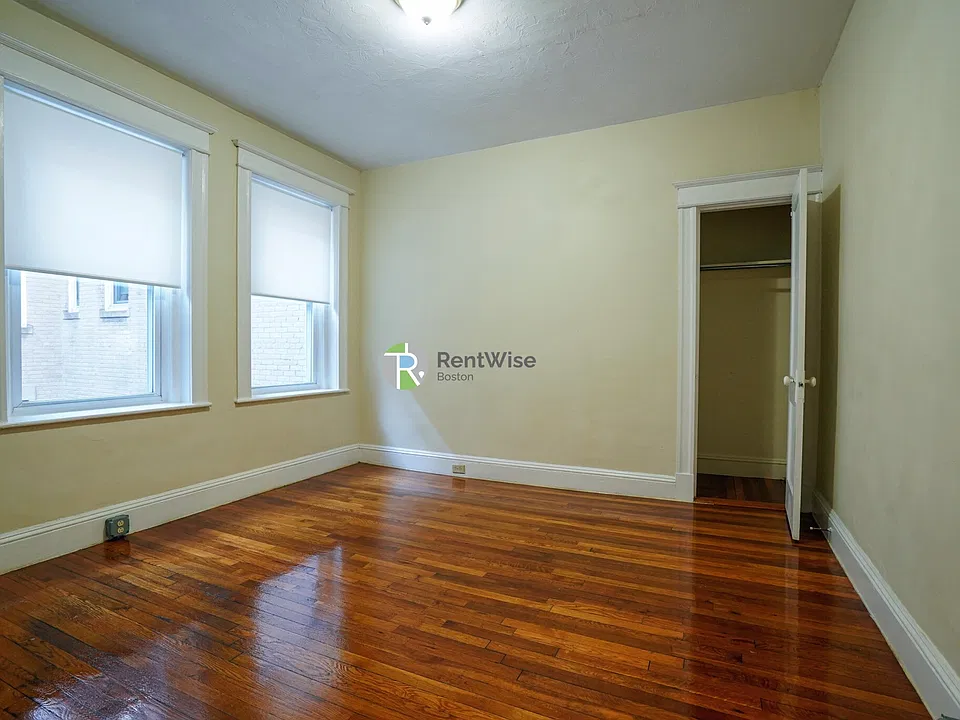 68 Woodstock Ave #4