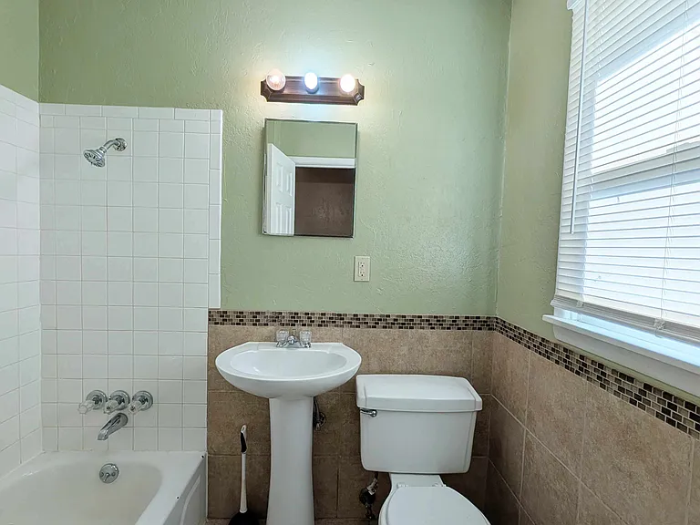 5600 S Rockwood Ave — Photo 10