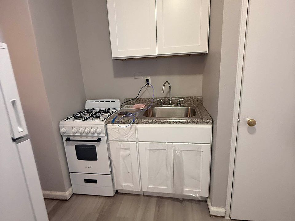 1st image of 48 Saint Pauls Pl #6Y