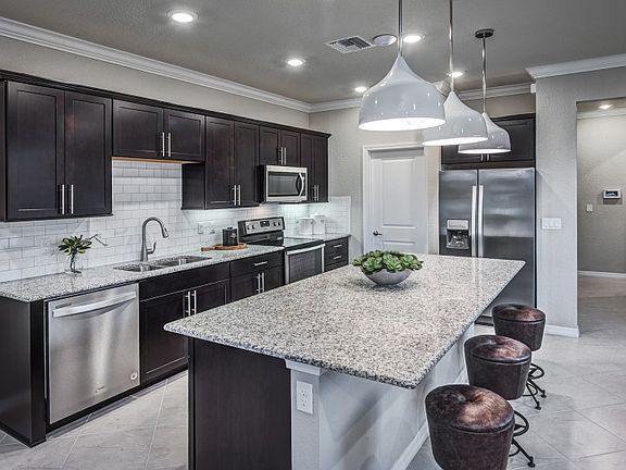 Oversized Island in Kitchen