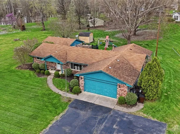 1008 Steven Circle Dr, New Carlisle, OH 45344