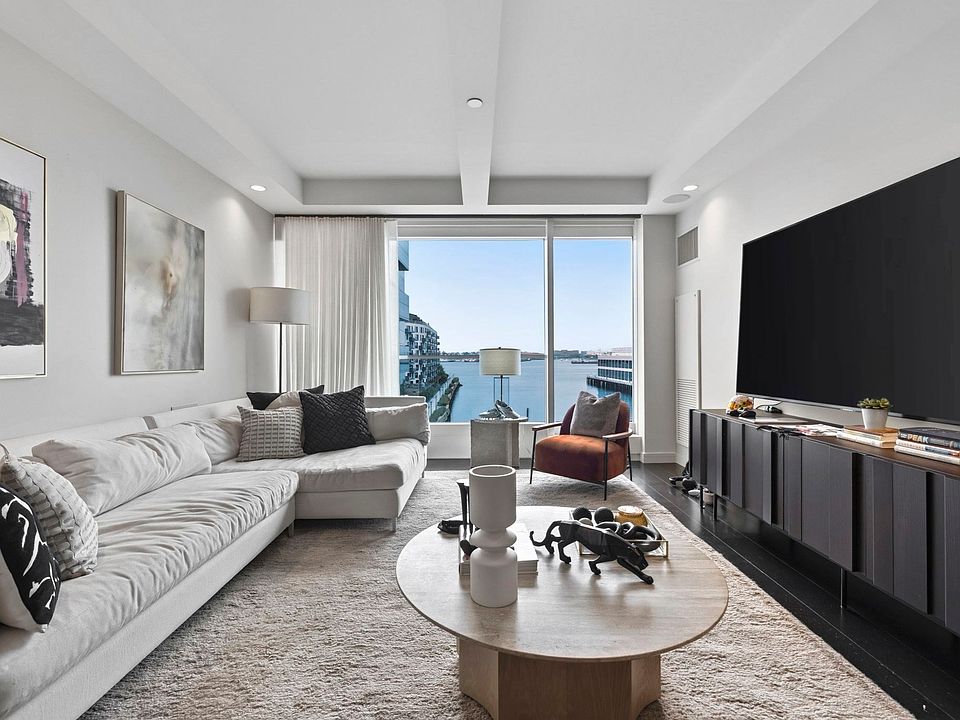 1st image of 150 Seaport Blvd #6D
