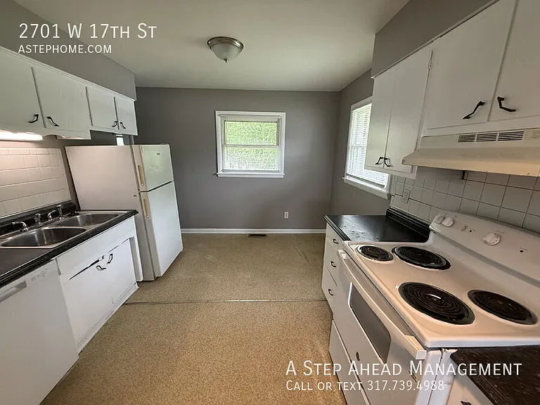 2701 W 17th St — Photo 4