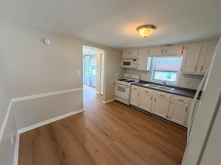 241 Kahl Ct — Photo 4