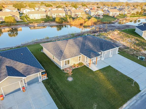 2nd image of 634 S Sweetwater Cir