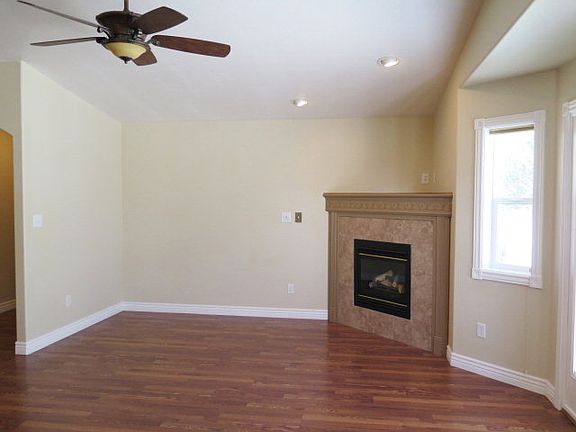 4th image of 1656 Mountain Rose Dr