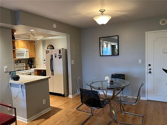 3rd image of 1625 SE 10th Avenue #604