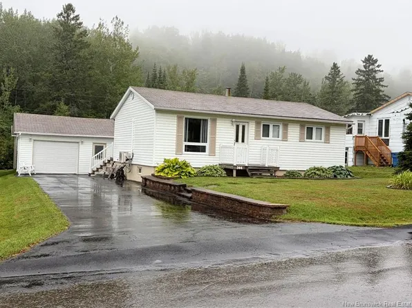 344 Wellington St, Dalhousie, NB E8C 2W6