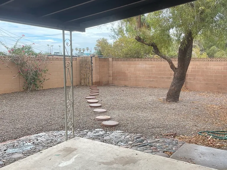 512 S Margo Dr — Photo 2