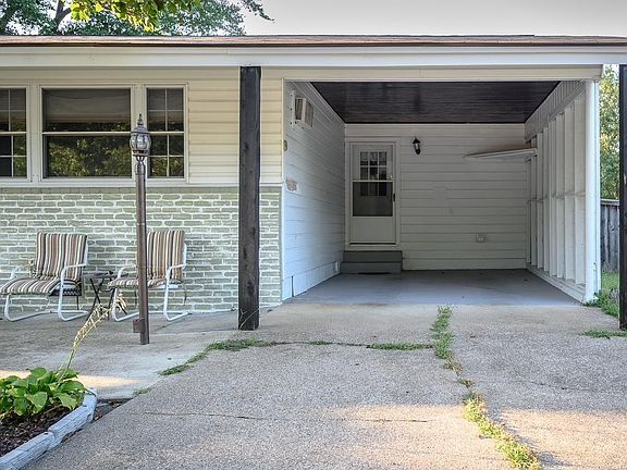 5th image of 1301 Reeves Ave