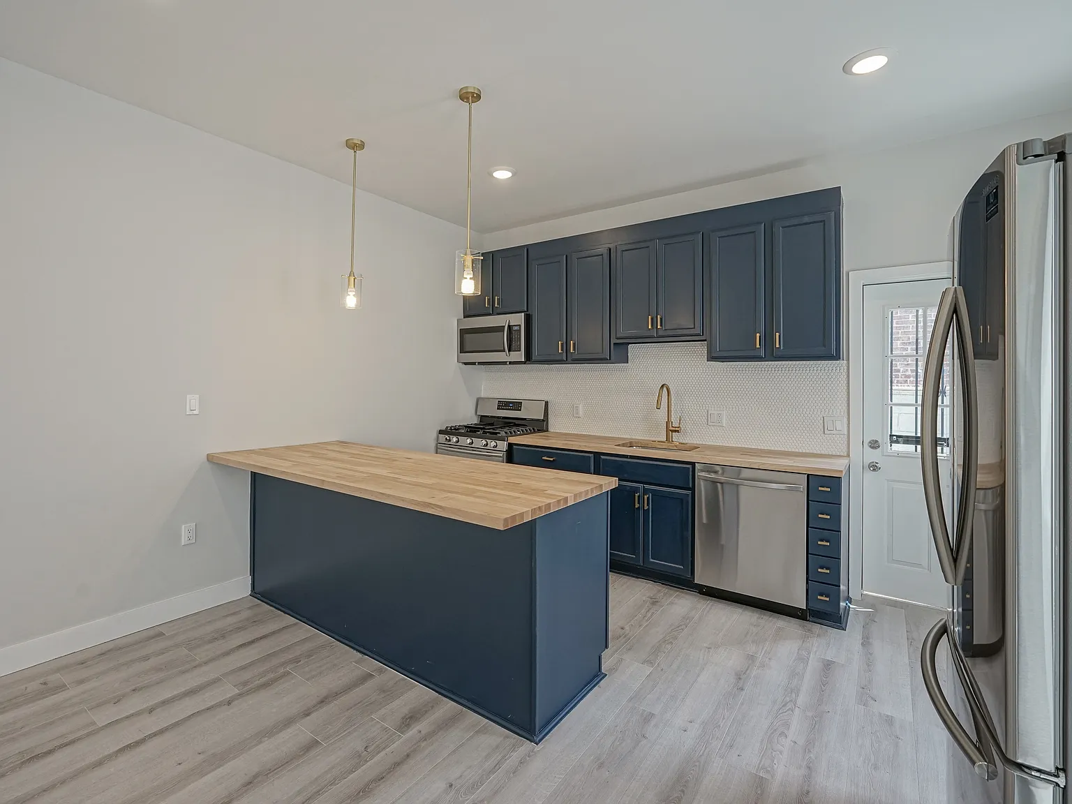 2 bed, 1320 sqft, $2,350 — Photo 3