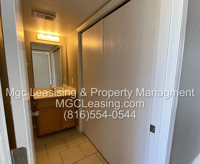 504 SW 5th St — Photo 3