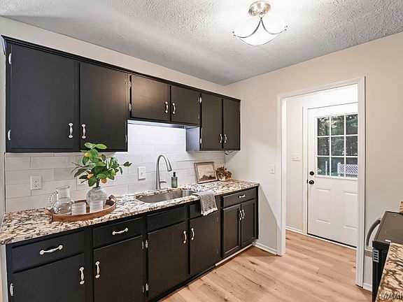 5th image of 1212 Gardenia Cir
