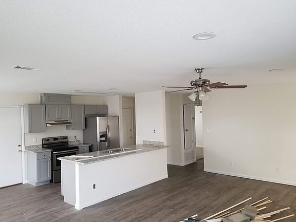 5th image of 239 Seville Cir