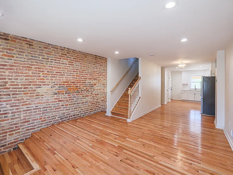 2729 E Monument St — Photo 15