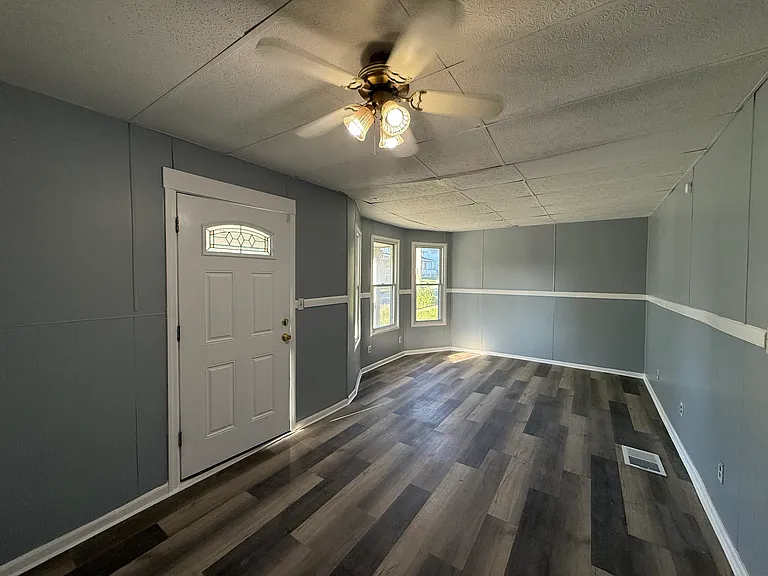7610 Jeffries Ave — Photo 2