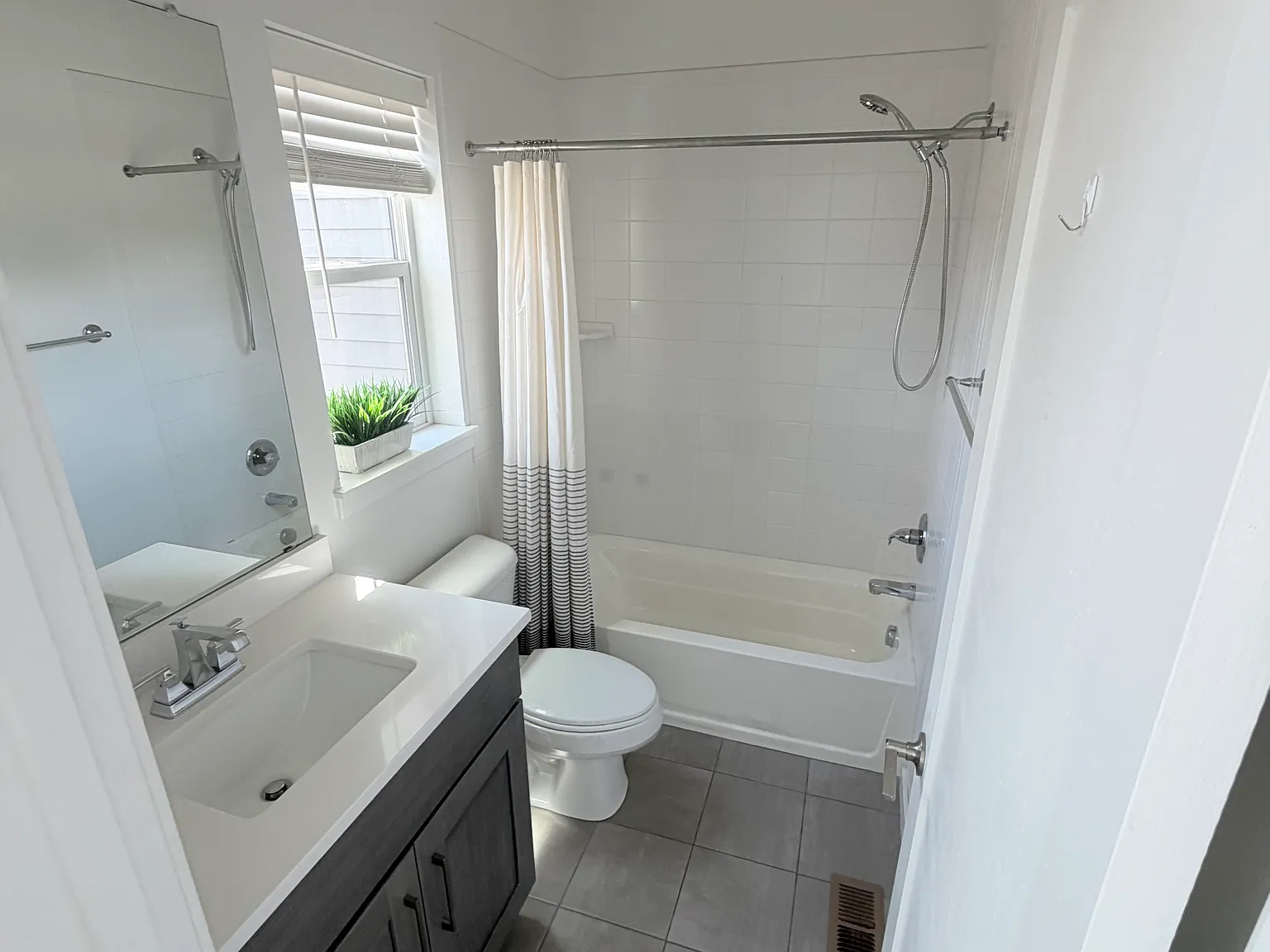 2 bed, 1273 sqft, $2,500 — Photo 2