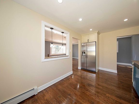 5th image of 118 Debevoise Ave