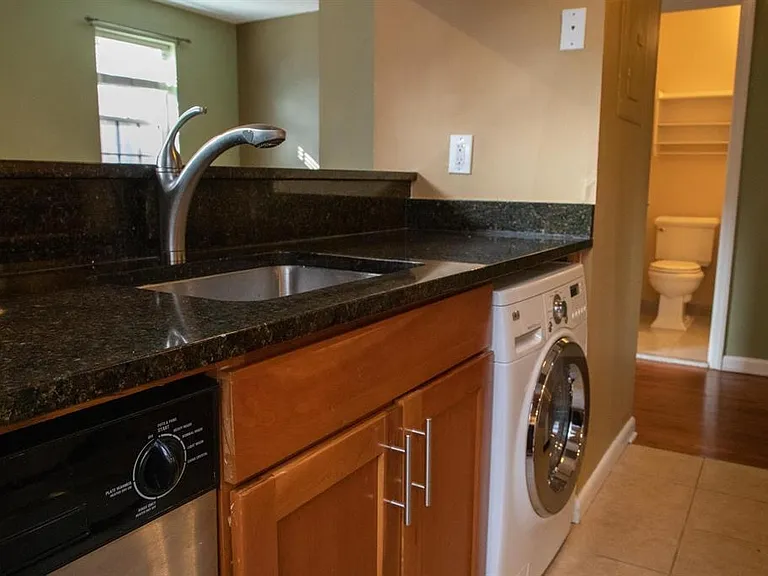 227 Christopher Columbus Dr #203B — Photo 8