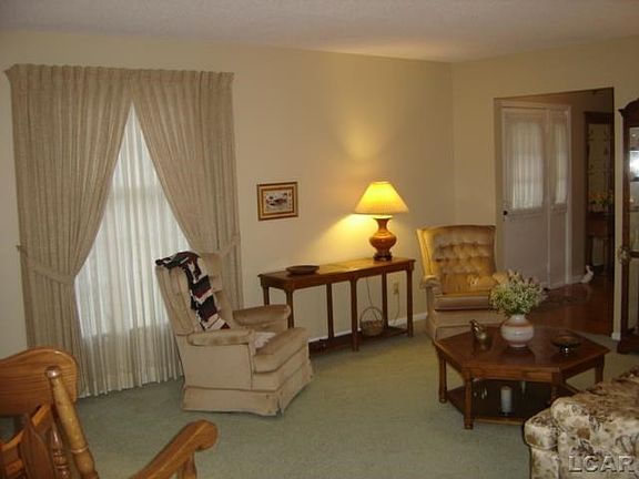 5th image of 948 Woodfield Dr