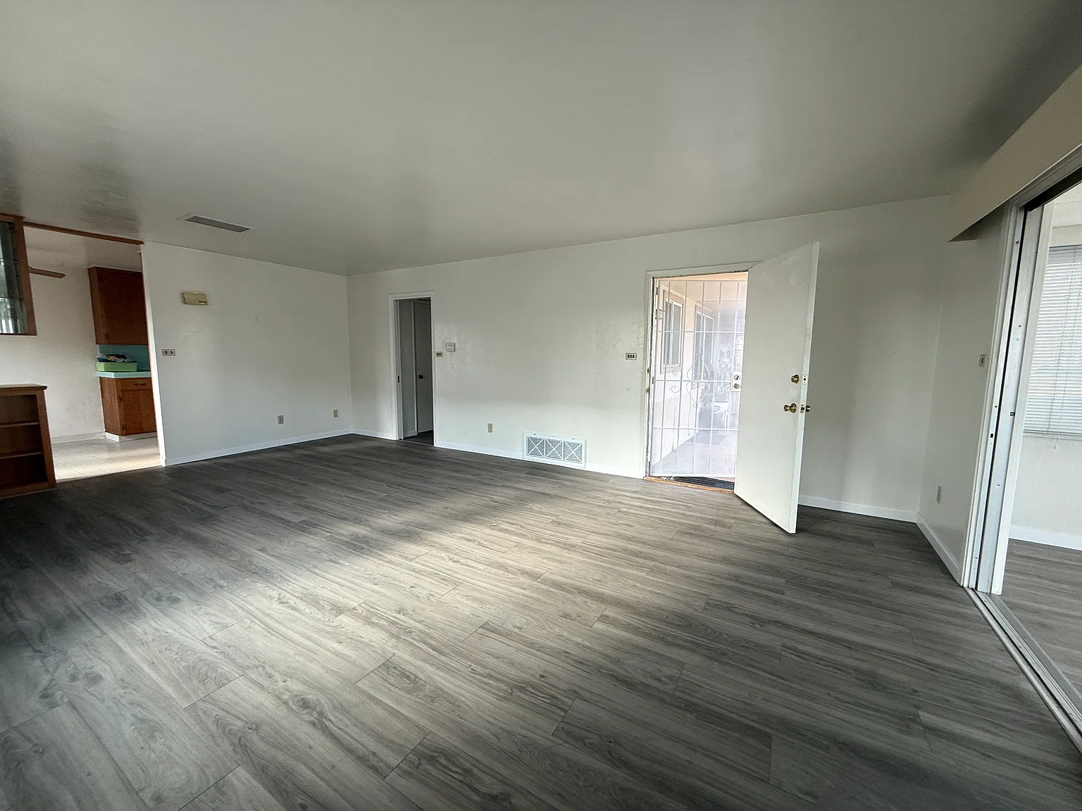 2 bed, 900 sqft, $2,750 — Photo 4