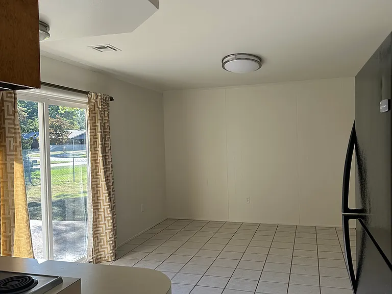 1772 N Oakland Ave — Photo 13