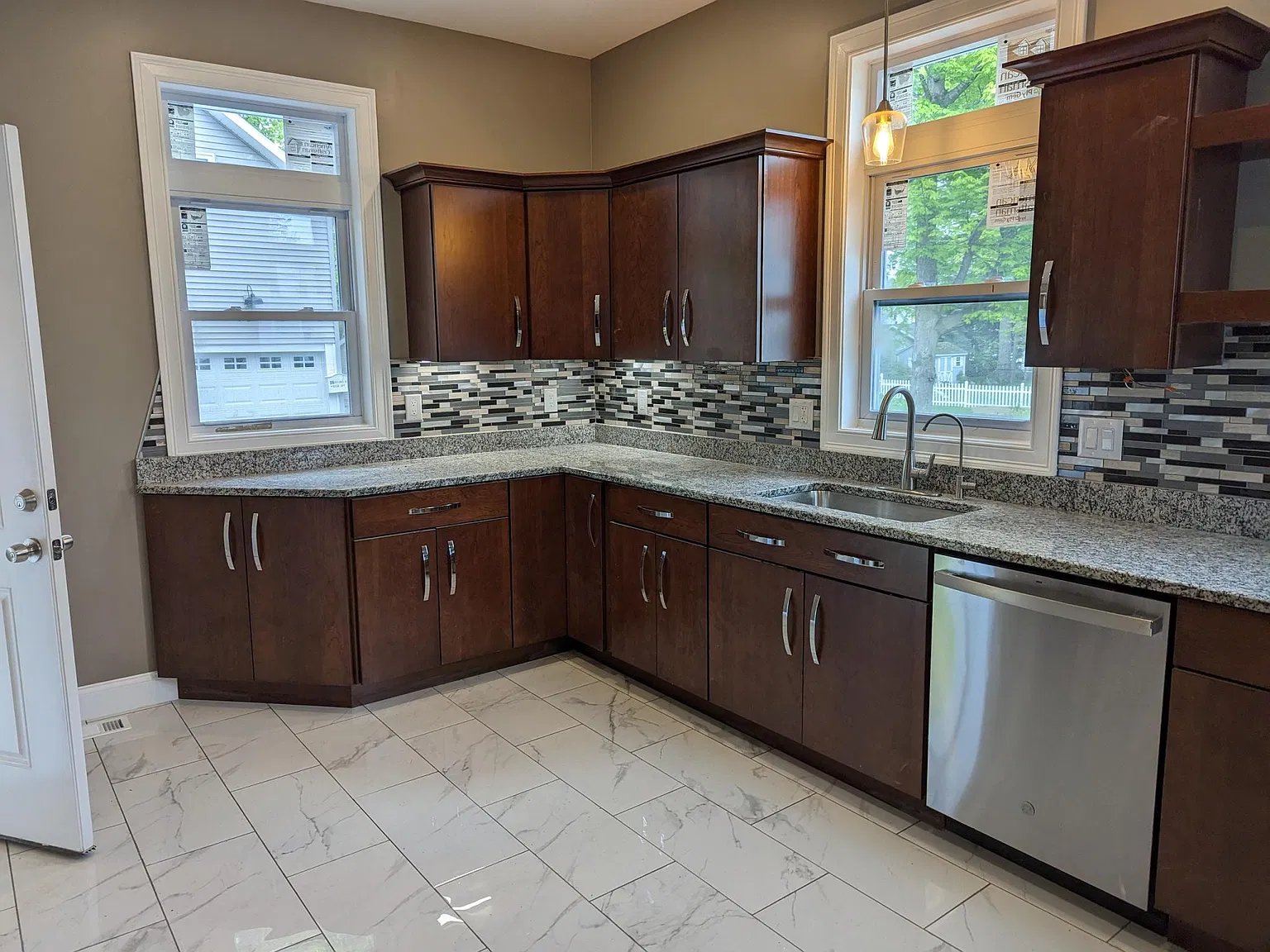 3 bed, 2000 sqft, $2,300 — Photo 1