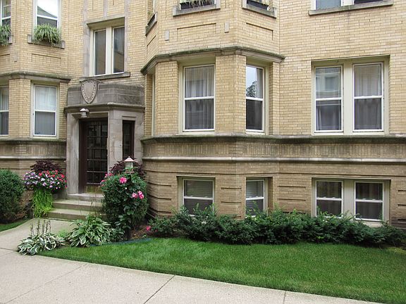 4th image of 6813 N Lakewood Ave APT 1W