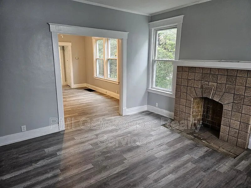1 bed, 1.0 bath, 900 sqft, $900 — Photo 2