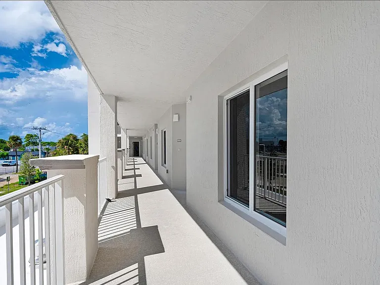 1805 Riverside Dr — Photo 30