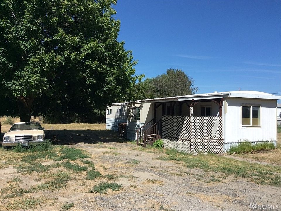 2nd image of 22940 NE West Cardinal Rd