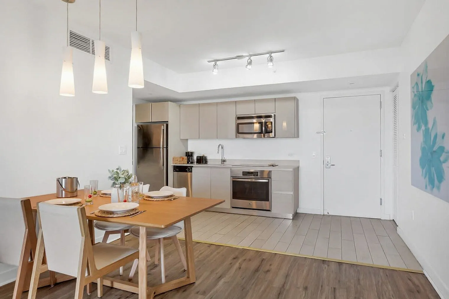 1 bed, 1.0 bath, 699 sqft, $3,787 — Photo 4