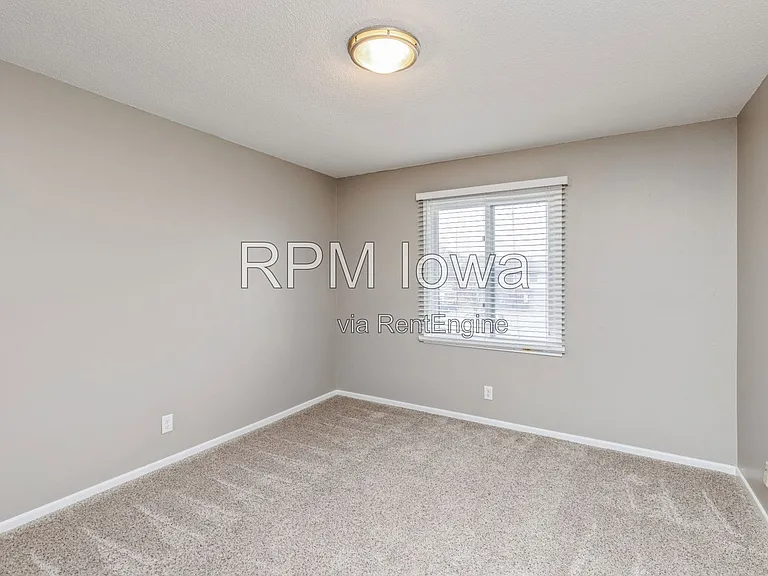2079 NW Hickory Ln — Photo 12