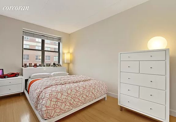5th image of 516 W 47th St APT N4g