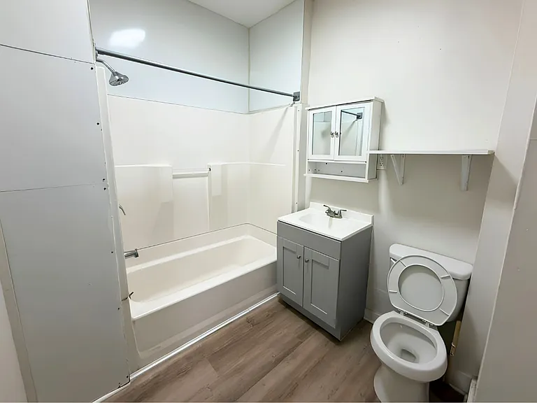 585 Chestnut St #1 — Photo 16