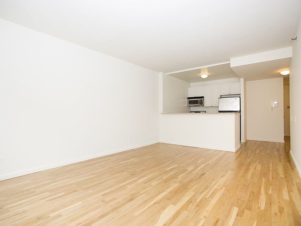 1st image of 160 W 22nd St APT 901