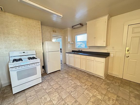 5th image of 908 C St