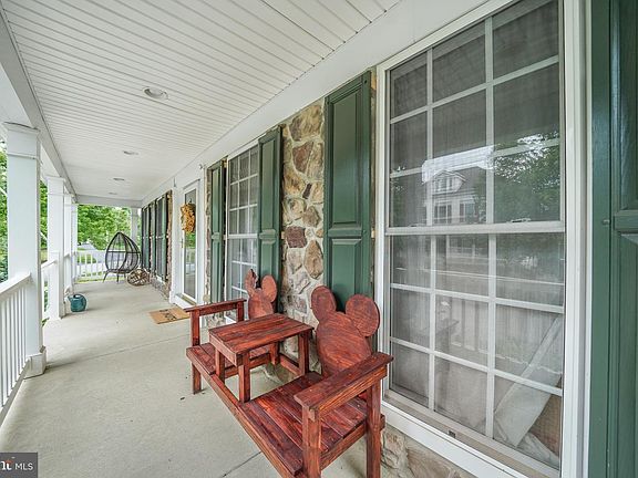 4th image of 513 Emerson Cir