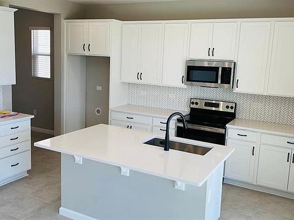3rd image of 1043 Sugarwood St