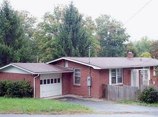 630 Hebron Rd, Hendersonville, NC 28739