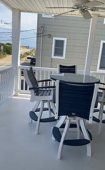 Polywood Swivel comfy Pub Chairs/Table