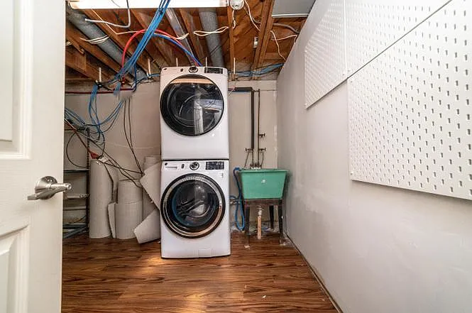 3 bed, 1.0 bath, 988 sqft, $1,050 — Photo 3