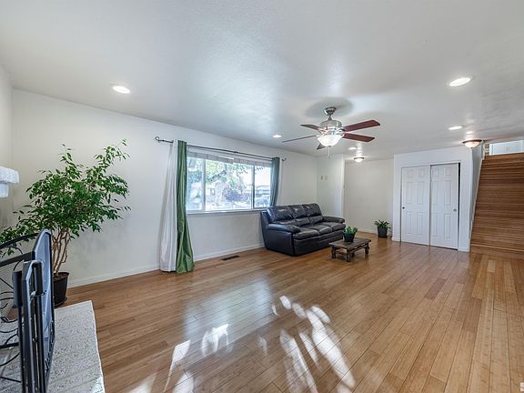 3rd image of 2201 Denevi Dr