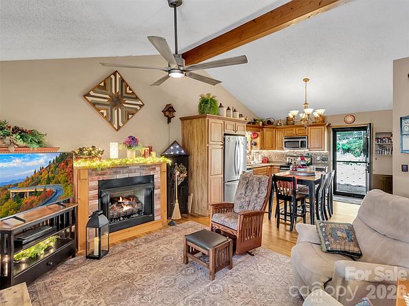 5th image of 346 Wendy Way