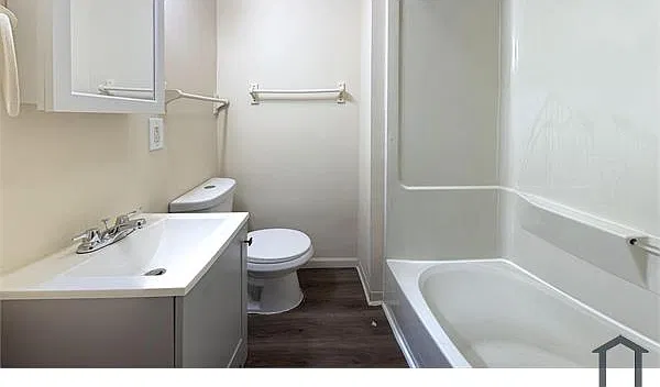 3 bed, $1,925 — Photo 2