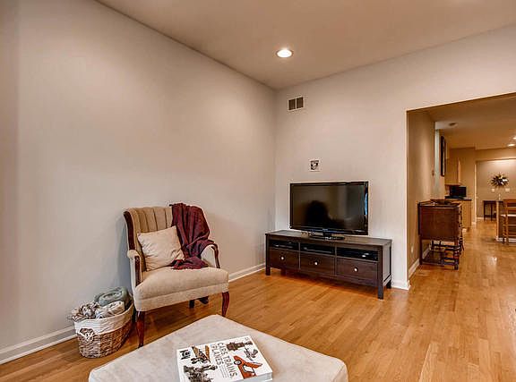 4th image of 4324 N Oakley Ave