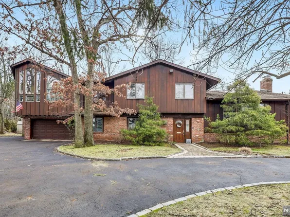 37 Johnson Ave, Englewood Cliffs, NJ 07632