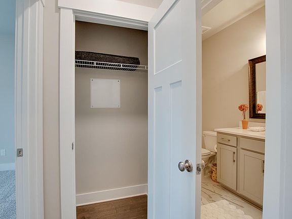 4th image of 435 Tillane Park Cir