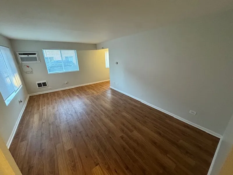 Studio, 1.0 bath, 400 sqft, $900 — Photo 1